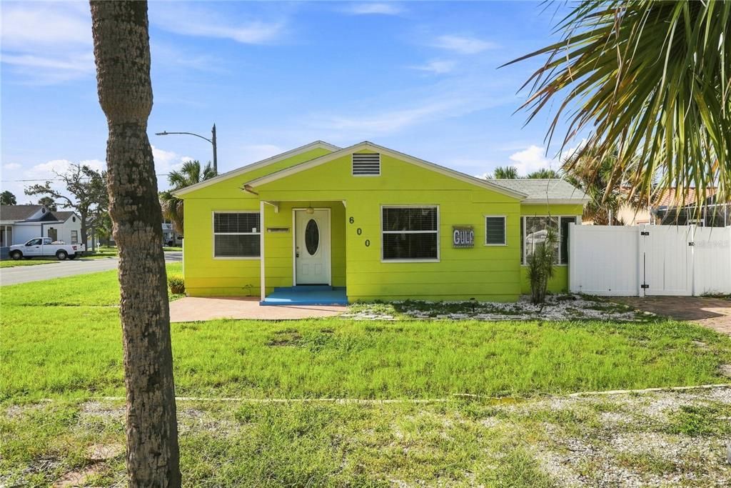 For Rent: $2,600 (2 beds, 2 baths, 888 Square Feet)