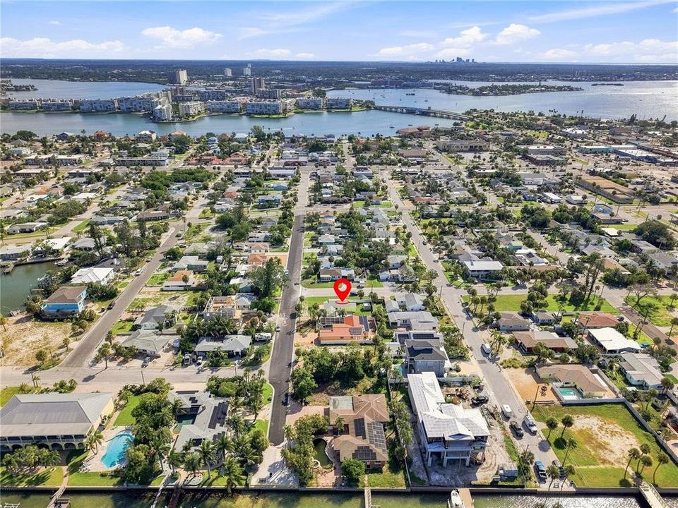 For Rent: $2,600 (2 beds, 2 baths, 888 Square Feet)