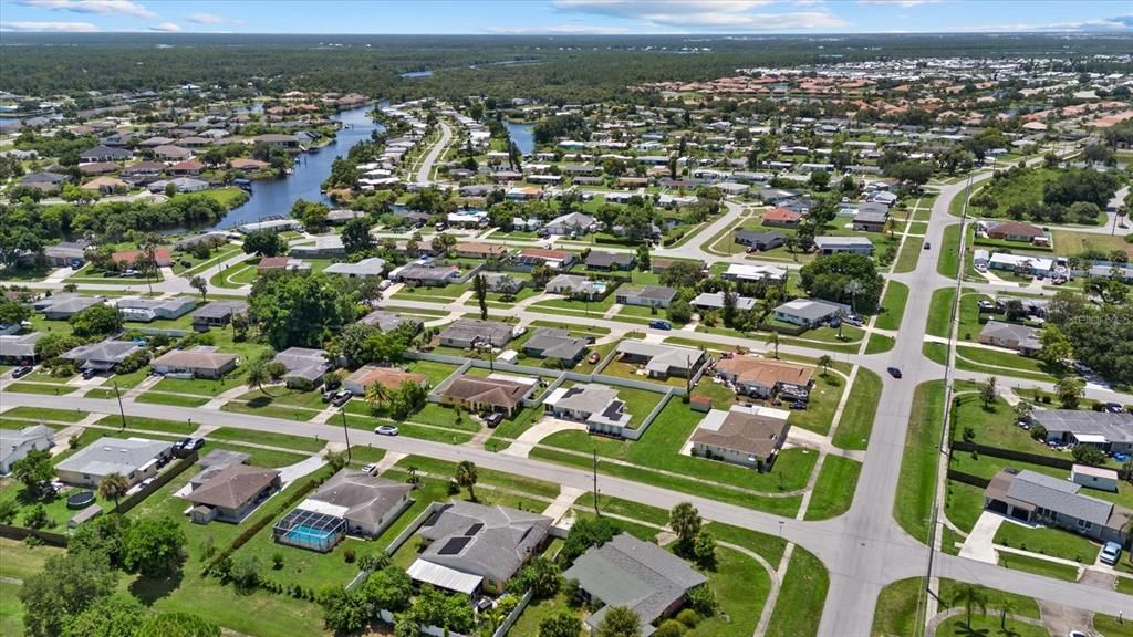 На продажу: $274,900 (2 спален, 2 ванн, 1124 Квадратных фут)