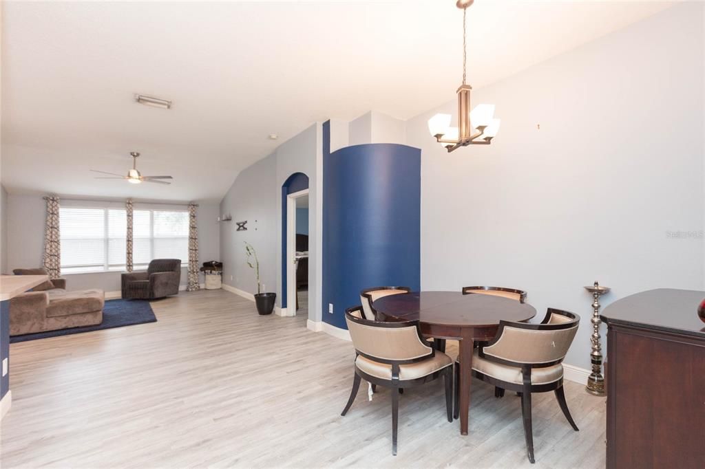 En Venta: $375,000 (3 camas, 2 baños, 1717 Pies cuadrados)