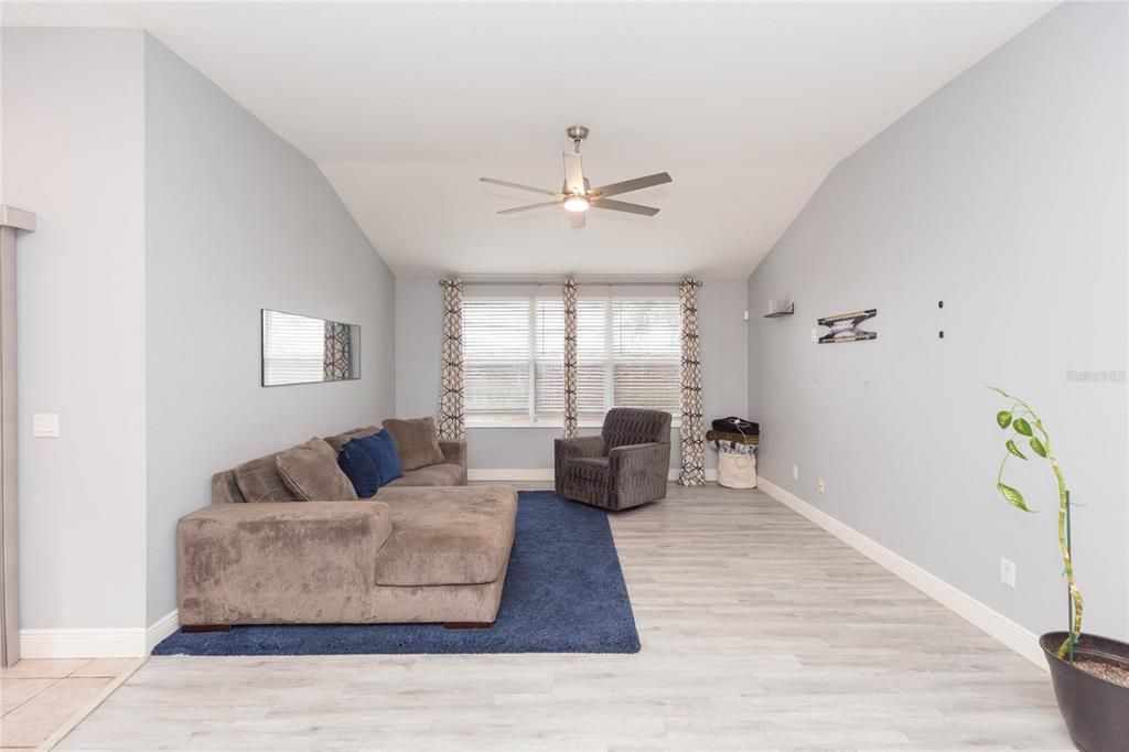 En Venta: $375,000 (3 camas, 2 baños, 1717 Pies cuadrados)