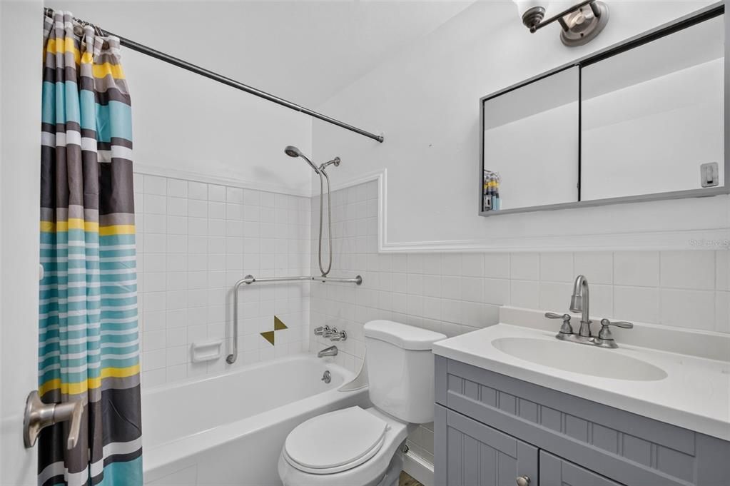 For Sale: $149,900 (2 beds, 2 baths, 1100 Square Feet)