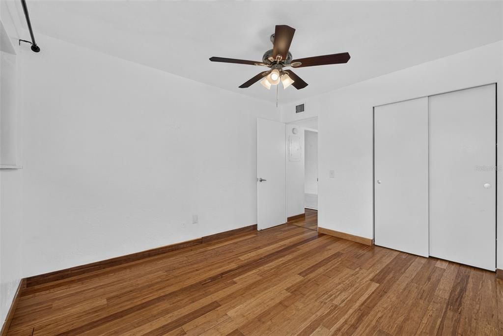 For Sale: $149,900 (2 beds, 2 baths, 1100 Square Feet)