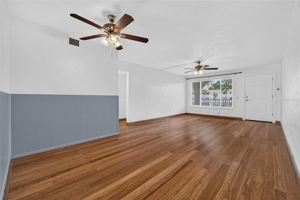 For Sale: $149,900 (2 beds, 2 baths, 1100 Square Feet)