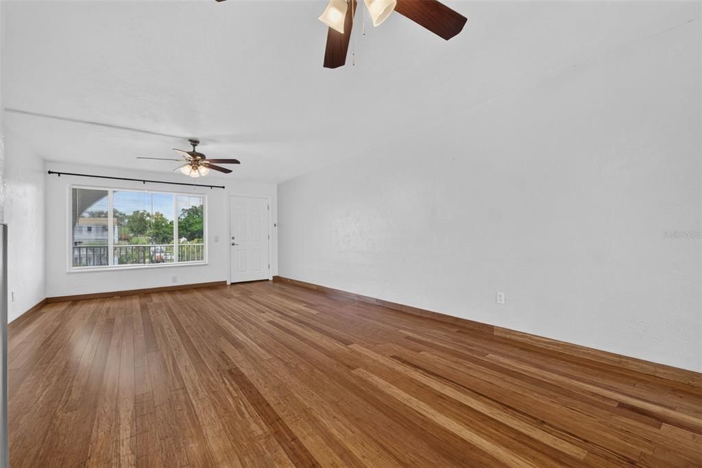 For Sale: $149,900 (2 beds, 2 baths, 1100 Square Feet)