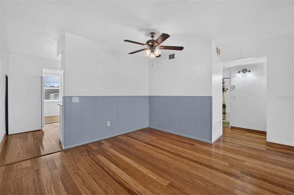 For Sale: $149,900 (2 beds, 2 baths, 1100 Square Feet)
