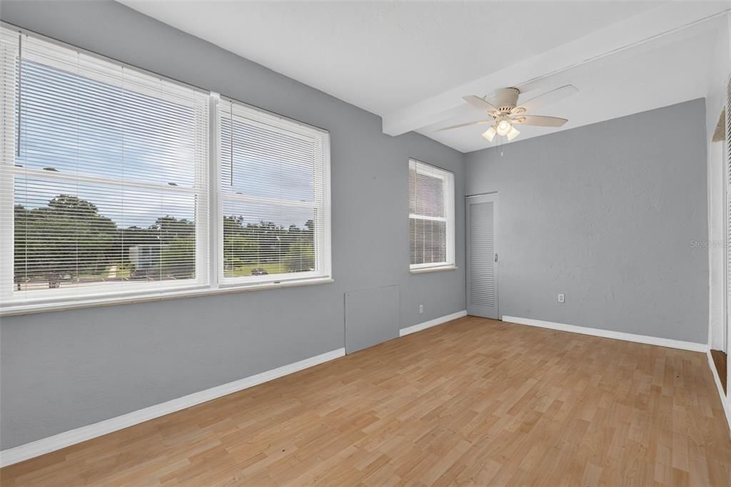For Sale: $149,900 (2 beds, 2 baths, 1100 Square Feet)