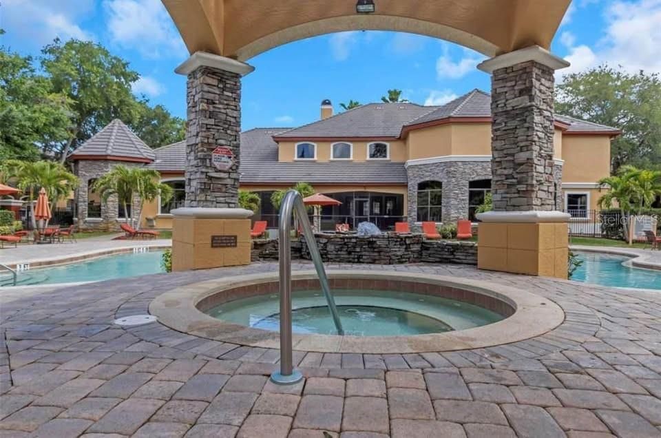 For Rent: $1,600 (1 beds, 1 baths, 750 Square Feet)