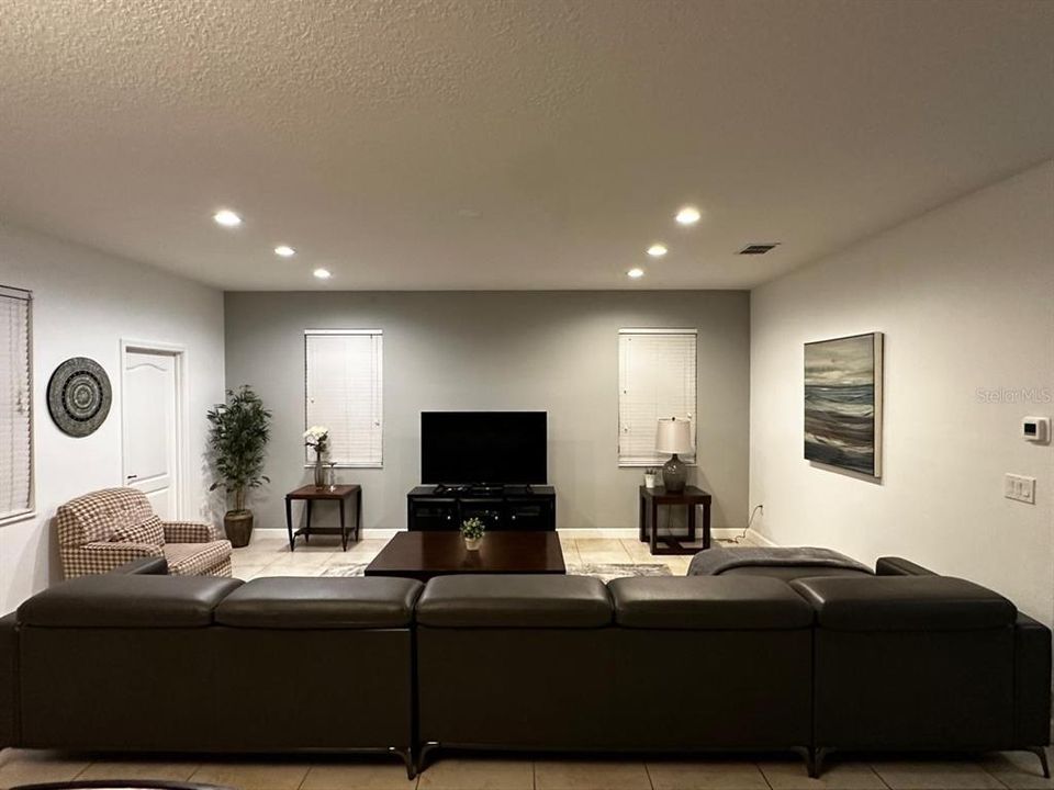 For Sale: $515,000 (6 beds, 6 baths, 3063 Square Feet)