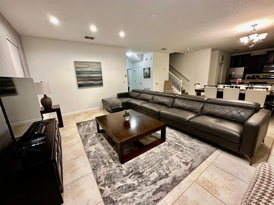 For Sale: $515,000 (6 beds, 6 baths, 3063 Square Feet)