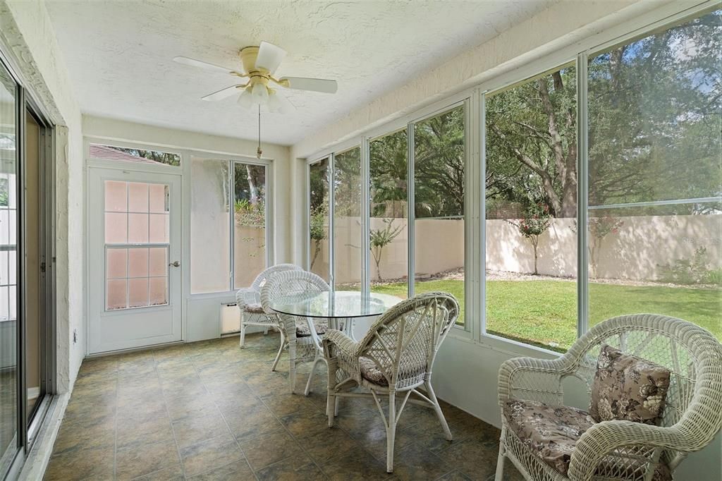 For Sale: $269,000 (2 beds, 1 baths, 1040 Square Feet)