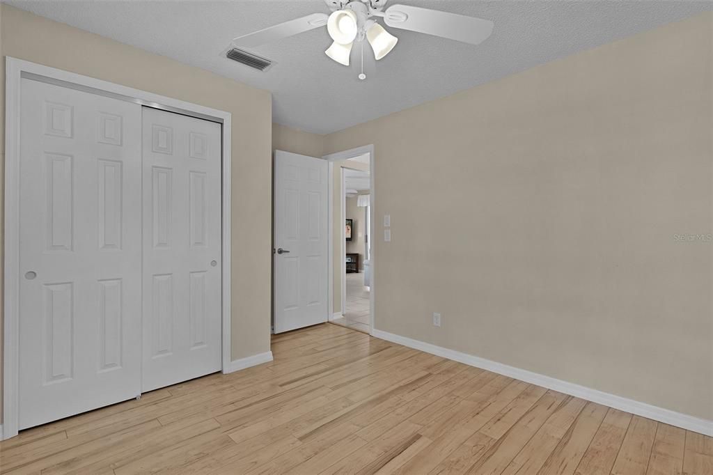 For Sale: $269,000 (2 beds, 1 baths, 1040 Square Feet)