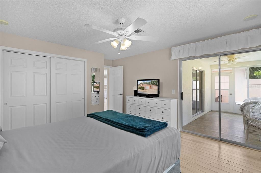 For Sale: $269,000 (2 beds, 1 baths, 1040 Square Feet)