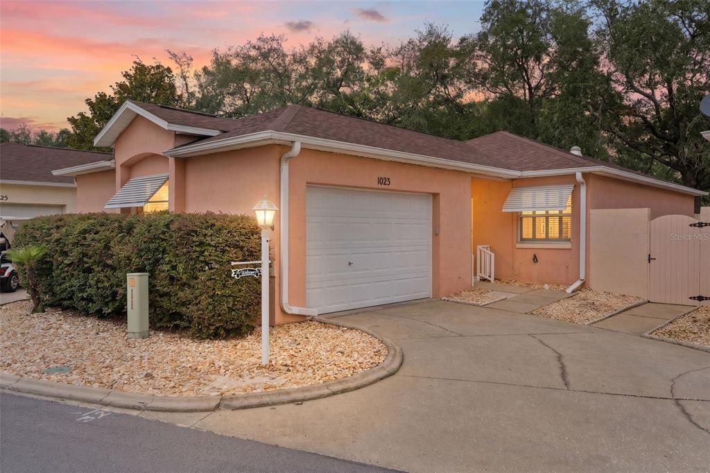 For Sale: $269,000 (2 beds, 1 baths, 1040 Square Feet)