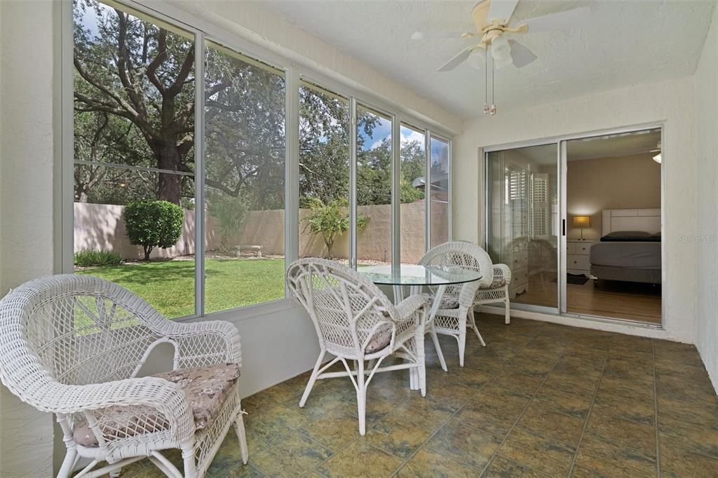 For Sale: $269,000 (2 beds, 1 baths, 1040 Square Feet)