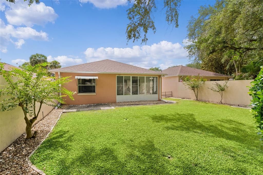 For Sale: $269,000 (2 beds, 1 baths, 1040 Square Feet)