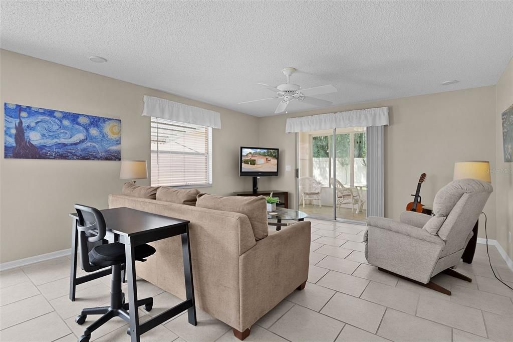 For Sale: $269,000 (2 beds, 1 baths, 1040 Square Feet)