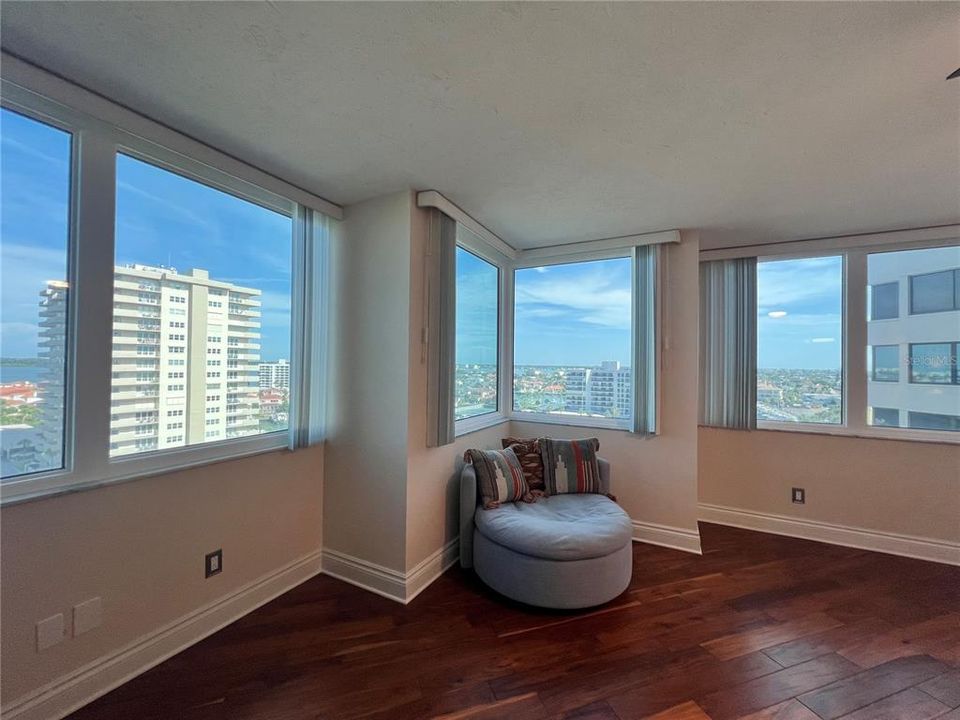 For Rent: $4,750 (3 beds, 3 baths, 1970 Square Feet)