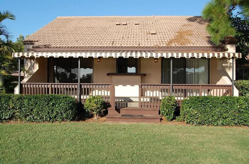 For Rent: $2,300 (2 beds, 1 baths, 940 Square Feet)