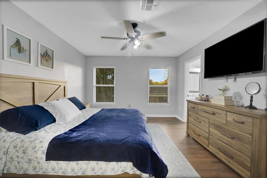 For Sale: $324,900 (3 beds, 2 baths, 1653 Square Feet)