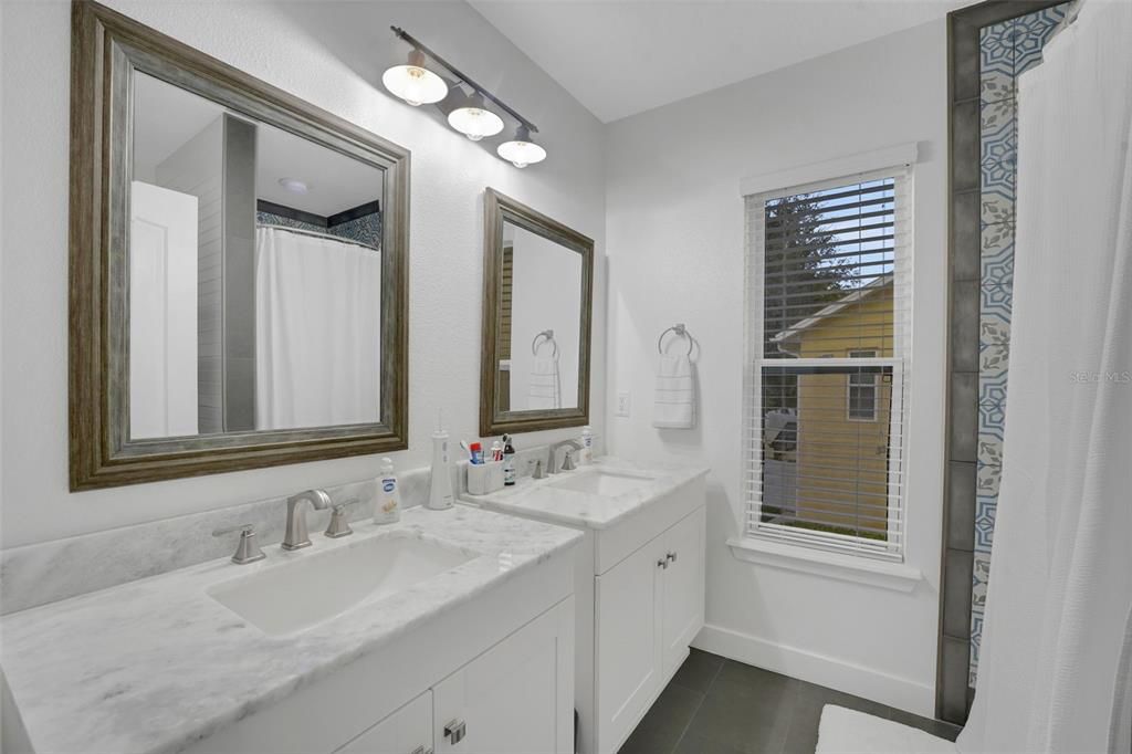 For Sale: $324,900 (3 beds, 2 baths, 1653 Square Feet)