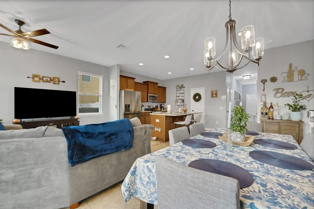 For Sale: $324,900 (3 beds, 2 baths, 1653 Square Feet)