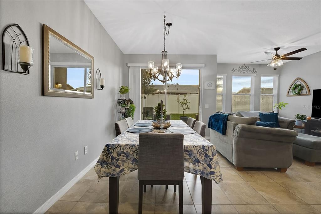 For Sale: $324,900 (3 beds, 2 baths, 1653 Square Feet)