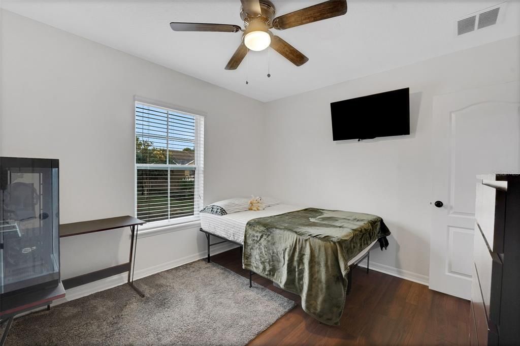 For Sale: $324,900 (3 beds, 2 baths, 1653 Square Feet)