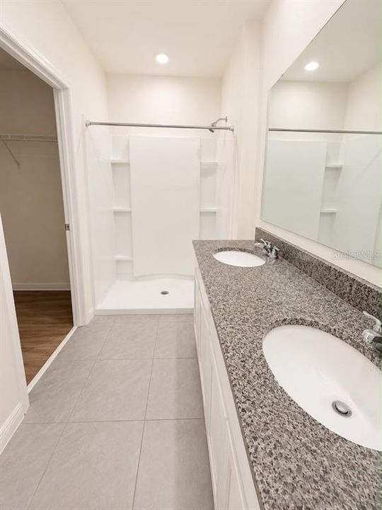For Rent: $2,350 (4 beds, 2 baths, 1720 Square Feet)