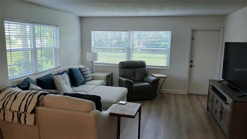 For Sale: $189,900 (2 beds, 2 baths, 1190 Square Feet)