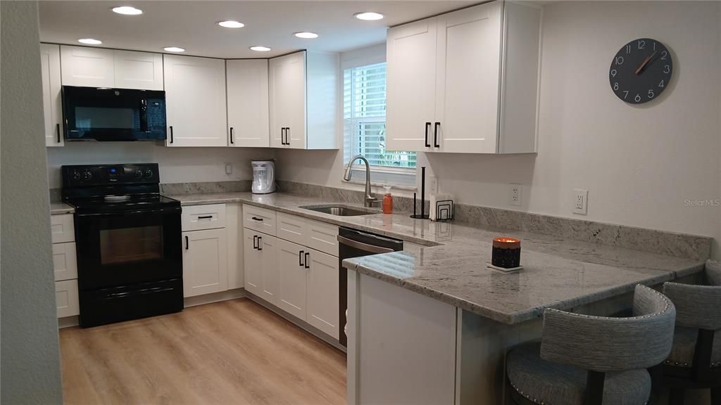 For Sale: $189,900 (2 beds, 2 baths, 1190 Square Feet)