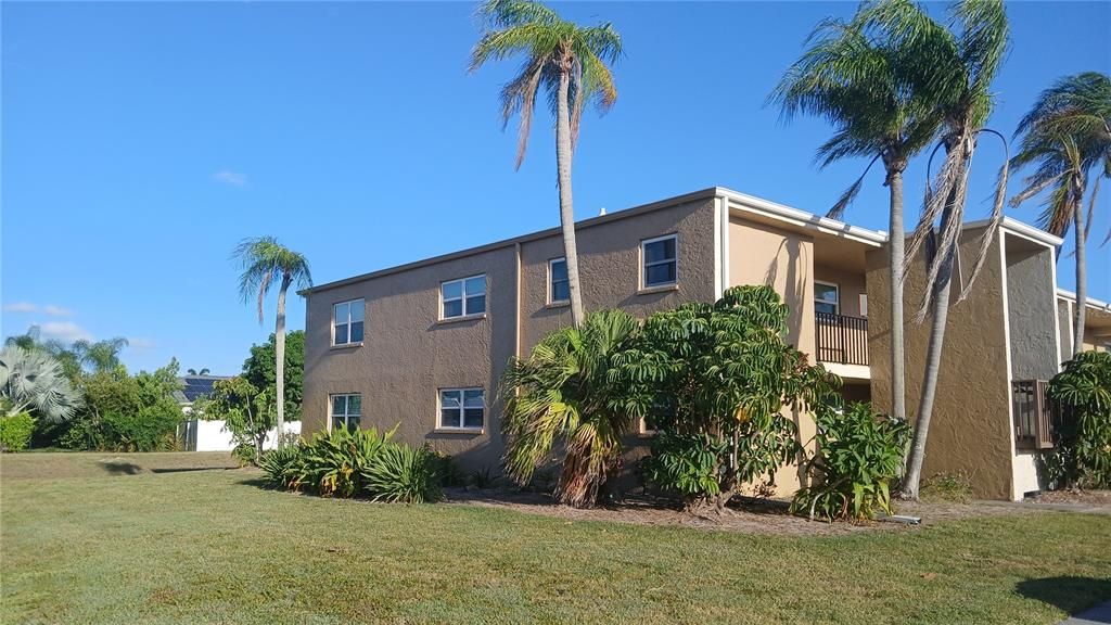 For Sale: $189,900 (2 beds, 2 baths, 1190 Square Feet)