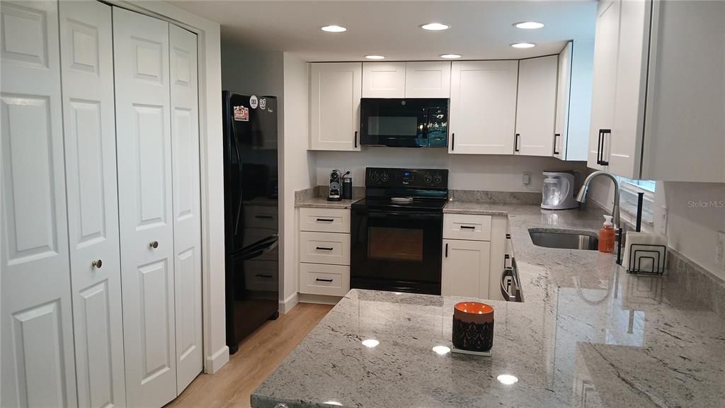 For Sale: $189,900 (2 beds, 2 baths, 1190 Square Feet)
