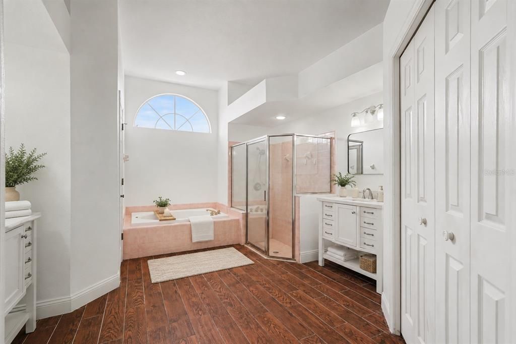 For Sale: $519,900 (4 beds, 2 baths, 2244 Square Feet)