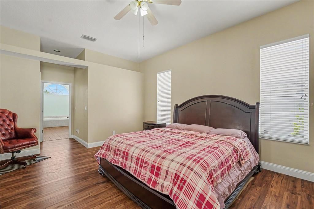 For Sale: $519,900 (4 beds, 2 baths, 2244 Square Feet)
