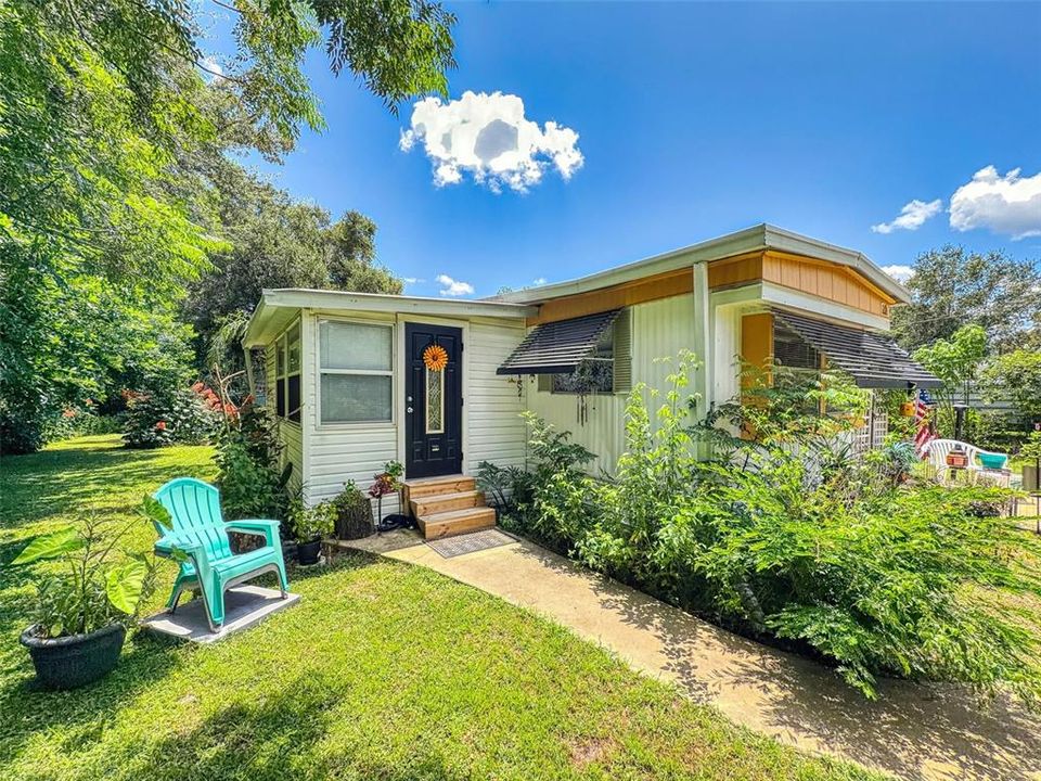 For Sale: $150,000 (2 beds, 1 baths, 822 Square Feet)