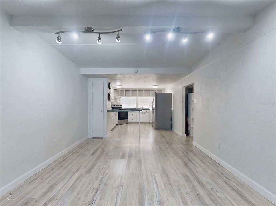 For Sale: $150,000 (2 beds, 1 baths, 822 Square Feet)