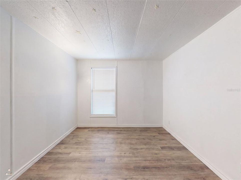 For Sale: $150,000 (2 beds, 1 baths, 822 Square Feet)