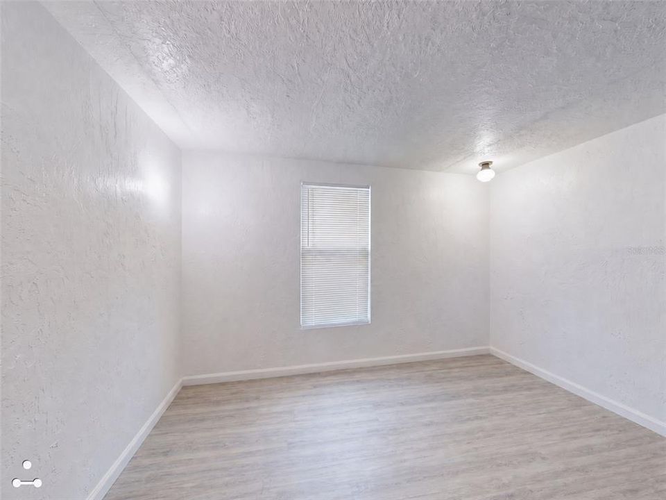 For Sale: $150,000 (2 beds, 1 baths, 822 Square Feet)