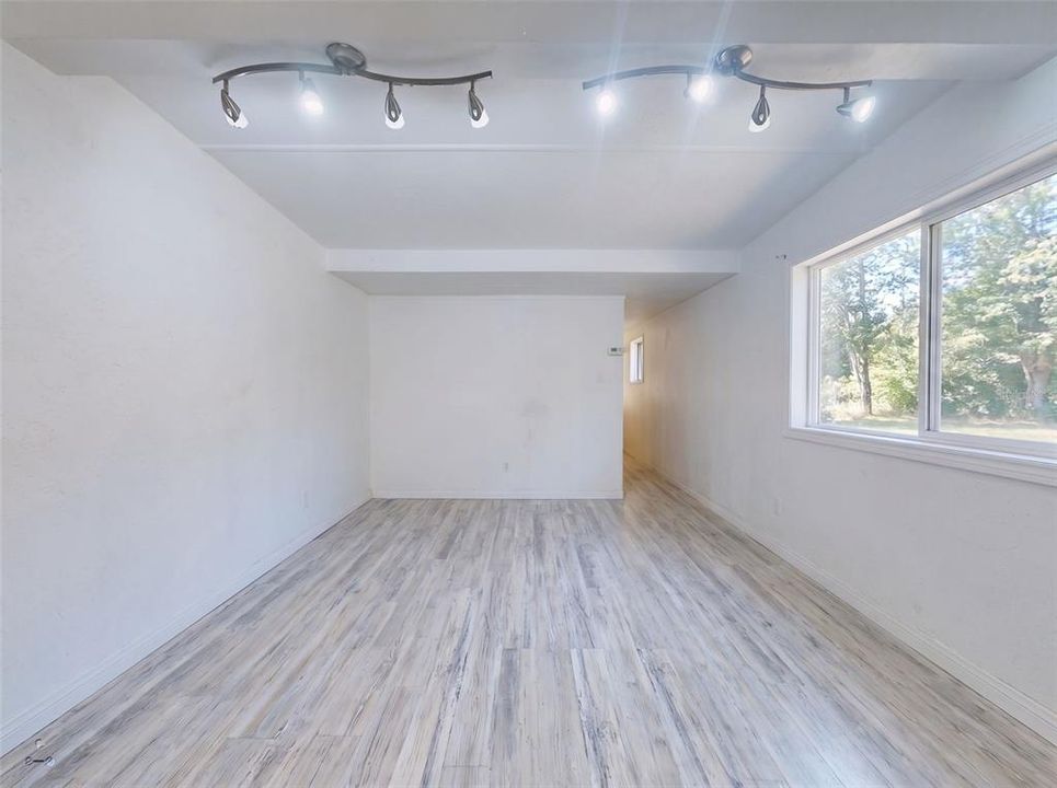For Sale: $150,000 (2 beds, 1 baths, 822 Square Feet)