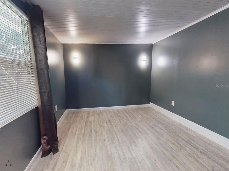 For Sale: $150,000 (2 beds, 1 baths, 822 Square Feet)