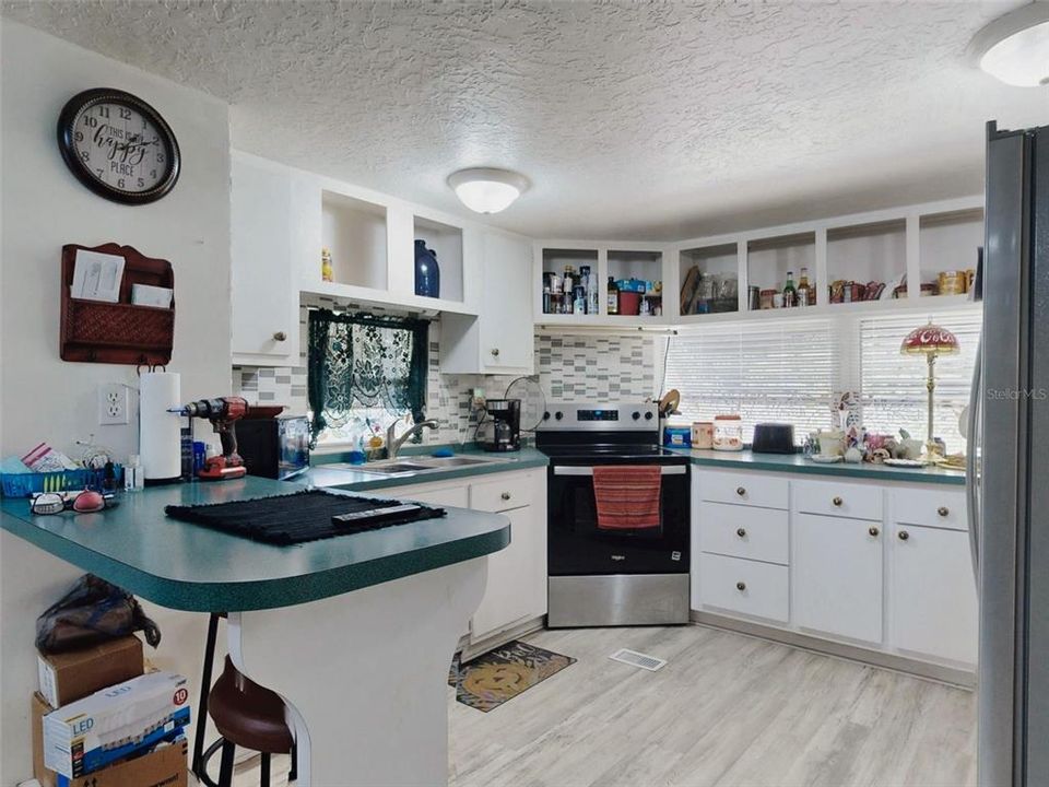 For Sale: $150,000 (2 beds, 1 baths, 822 Square Feet)