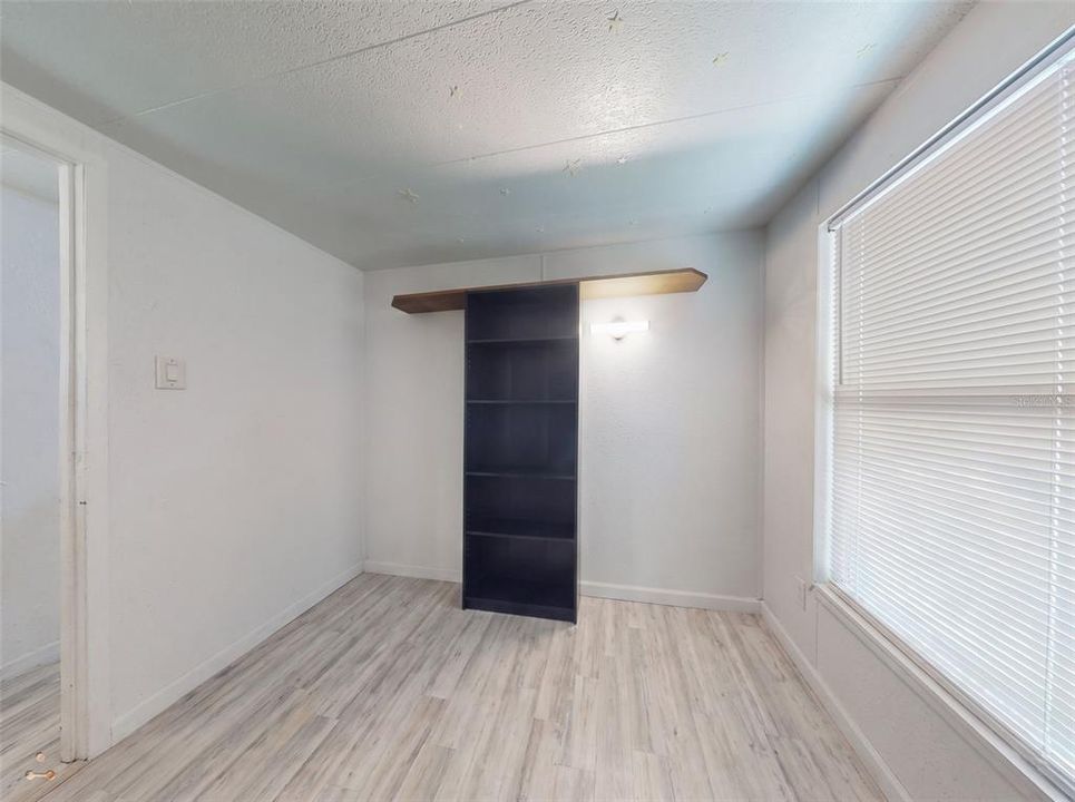 For Sale: $150,000 (2 beds, 1 baths, 822 Square Feet)