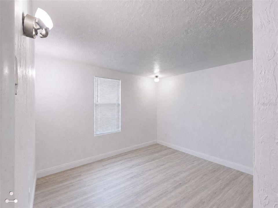 For Sale: $150,000 (2 beds, 1 baths, 822 Square Feet)