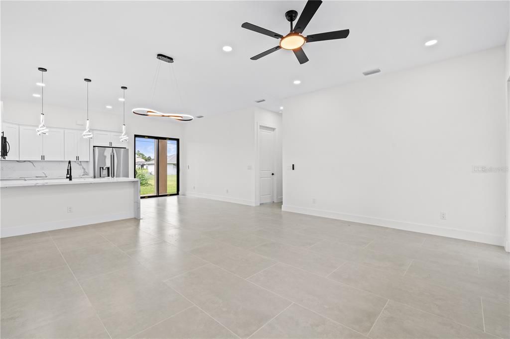 For Sale: $319,000 (3 beds, 2 baths, 1452 Square Feet)
