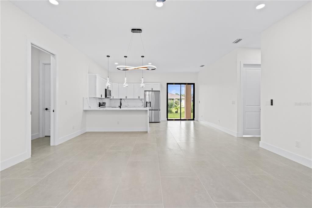 For Sale: $319,000 (3 beds, 2 baths, 1452 Square Feet)