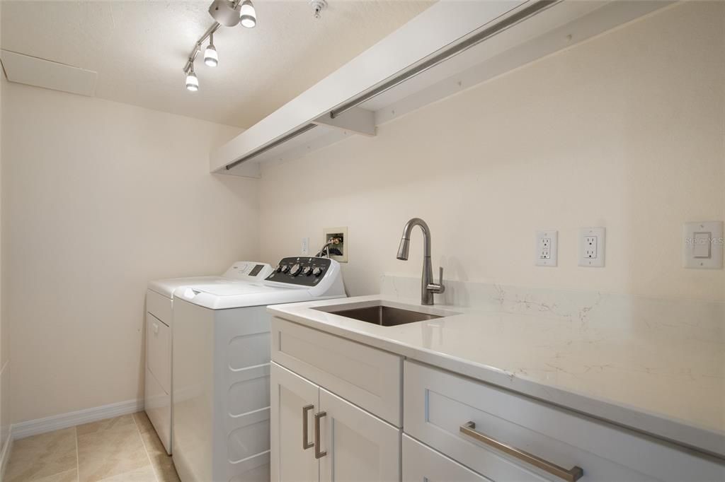 В аренду: $3,750 (2 спален, 2 ванн, 1590 Квадратных фут)