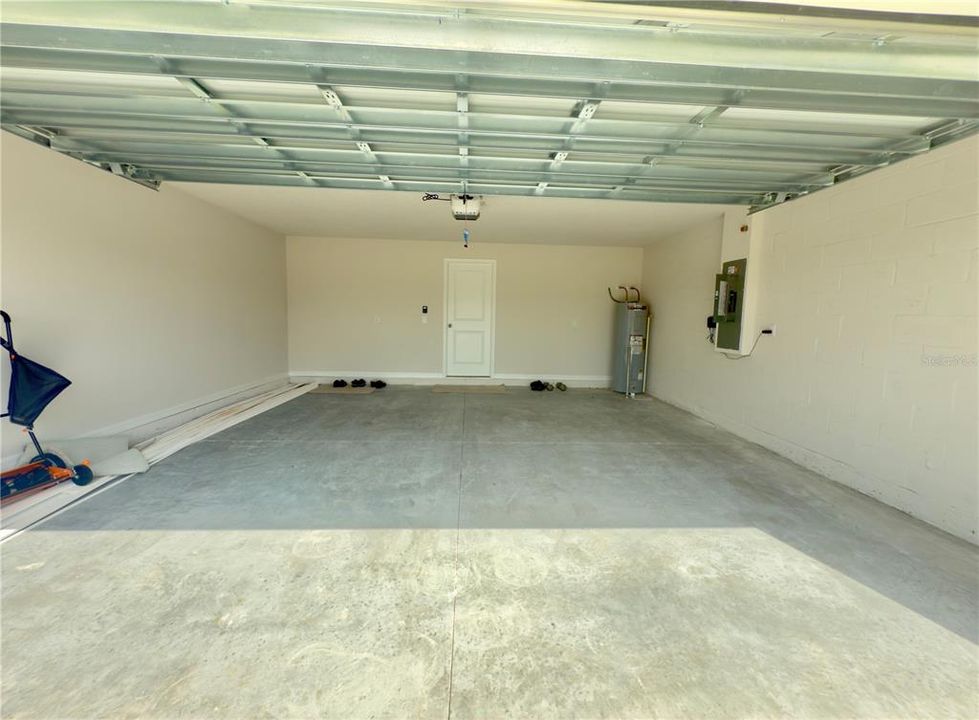 For Rent: $2,850 (5 beds, 3 baths, 2613 Square Feet)
