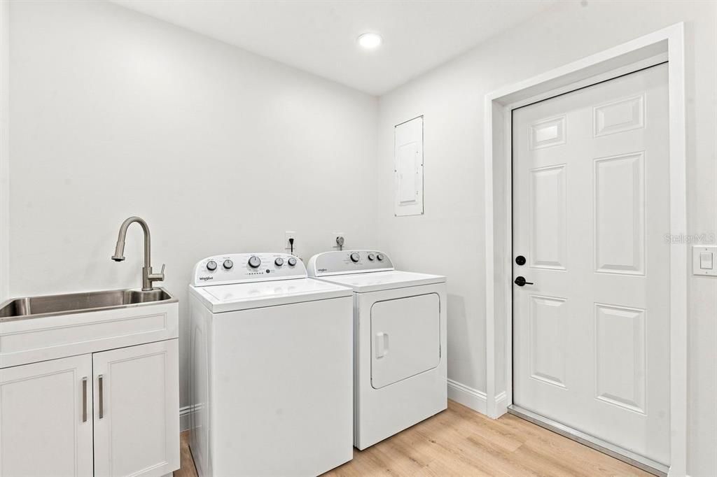 For Sale: $625,000 (3 beds, 2 baths, 2384 Square Feet)