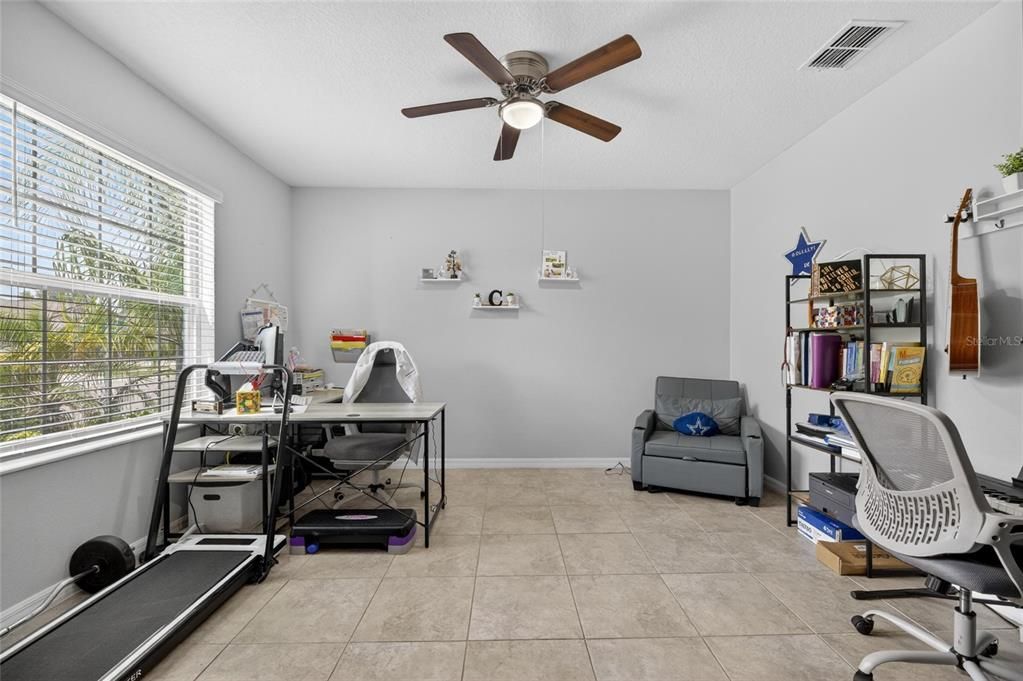 For Sale: $387,900 (6 beds, 3 baths, 3130 Square Feet)